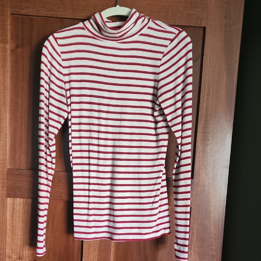 Aerie White and Red Fitted Long Sleeve Tee